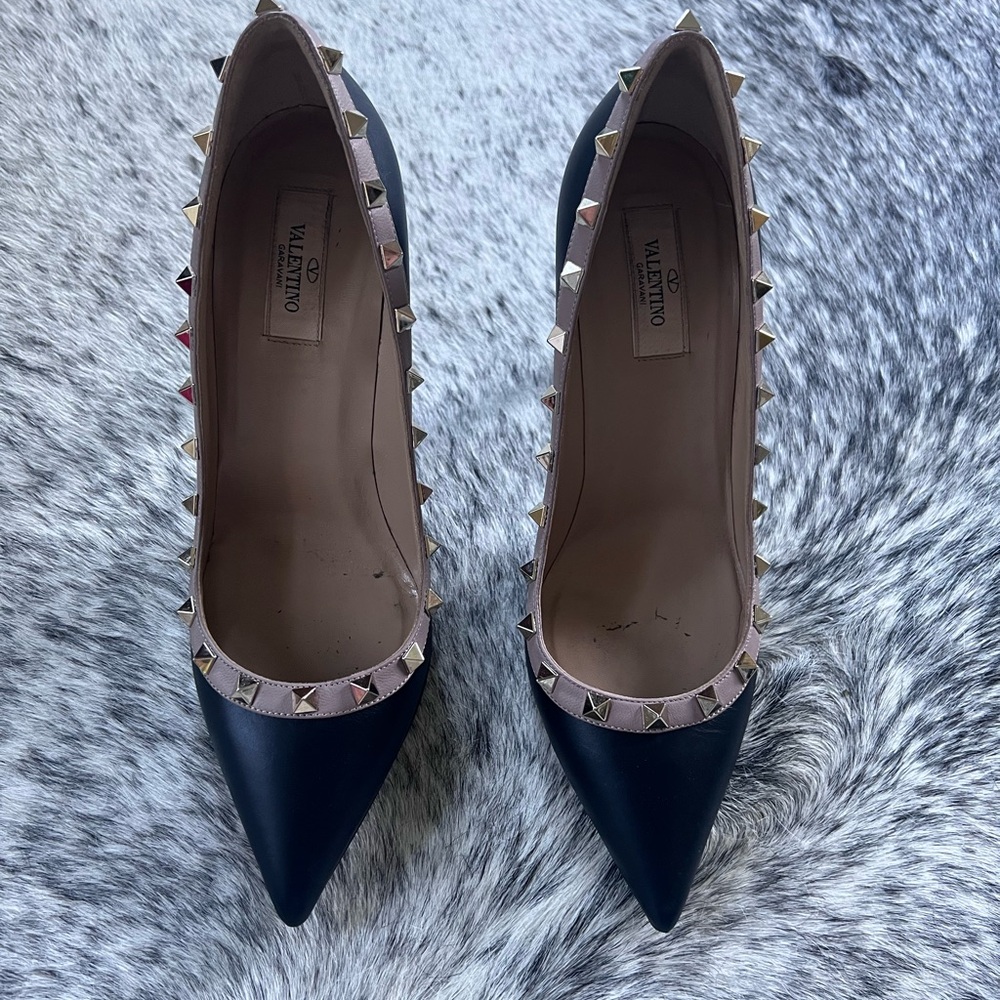 Valentino Black and Tan Rockstud Pumps